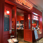 ブラザーズ 日本橋高島屋店 - ブラザーズの入口。
                                ブラザーズと言えば赤ですね。