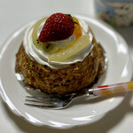 ケーキ＆フーズイマノ - シャトー470円…まん丸で大きなケーキです♪