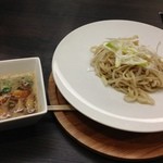 bird - つけ麺880円。出された時に綿菓子をスープにのせるが一瞬で消える(T . T)麺のコシが凄い