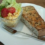 アールベリー - お洒落なｽｸｳｴｱのｸﾞﾗｽに
ｻﾗﾀﾞが丁寧に☆*