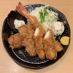 Kurobuta Tonkatsu Sengoku - ミックスフライ定食Ａ ¥1,480 のミックスフライA