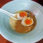 横浜ラーメン　壱鉄家 - 味玉の具合