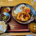 麒麟亭 （よみうりランド丘の湯施設内） - ミックスフライ定食