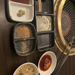 SATOブリアン - 薬味、タレ達。