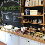 シュクリエ - 焼き菓子も豊富