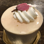 シュクリエ - サクラの塩漬けがたまらない