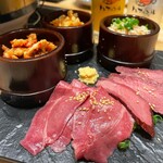 Oumiyakiniku Horumon Sudaku - 肉前菜５種盛り