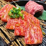 近江焼肉ホルモンすだく - 近江牛カルビ❗️これは絶対注文必須❤️