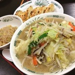 日高屋 - 本日のディナー☆野菜たっぷりタンメン半チャーハン 餃子セット☆チャーハンが食べたくて入って結局満腹に食べちゃいました( ^ω^ )