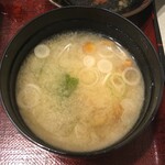 Daikokuya - 味噌汁  出汁が効いてて美味い！
                        
                        オイラとしては蕎麦屋だし、ココは蕎麦汁でも良かったんだが〜〜〜
                        
                        “名代富士そば”ぢゃあるまいし そんなの出て来ないわな^^;
                        
                        
                        