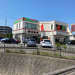 燕京飯店 - 店舗遠景
川の反対側から見る。