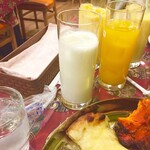 リトルスパイス - ラッシーなど
      惜しげもなく濃い