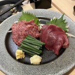 個室×九州創作料理と地酒 しぐれ庵 - 馬刺し2種盛り(赤身と霜降り)