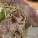 ラーメン大戦争 - チャーシューの色変化