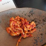 あたみ屋 - 女将さんが出してくれたホヤのキムチ