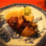 やま下 - たこの柔らか煮と蒸しあわび，新豆・筍