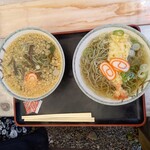 風車 - 山菜そば（左）と天ぷらそば