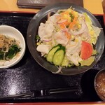 Inakaryouri Shion - ほうれん草のおひたしと、冷しゃぶサラダ
