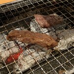 サクっと本格炭火焼肉　ハッピーホルモン - 並カルビ たれ