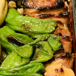 おみ乃 - ・焼鳥弁当 ししとう＆かしわ（もも肉）