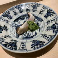 くるますし - 石鯛の藁焼は皮目はパリパリ、身はレアな火入れ