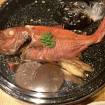 魚久 - 金目鯛の煮付け　煮汁は別個にしてくれてる！