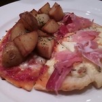 Traum - 自家製ピザ。ハーフ＆ハーフで頂きました♪