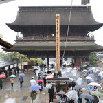 エヴォルベ - 御開帳の回向柱