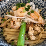 ラーメン イッケン - まるまる一本のアスパラガスがインパクトある！