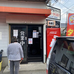 Kashiwa Semmon Ten Satou - 狭い店内は1人づつしか入れない