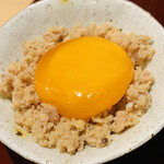 おみ乃 - ・そぼろと黄身醤油漬け