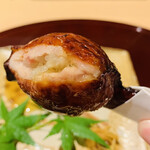 おみ乃 - ・手羽先（そら豆と餅米）ズームアップ