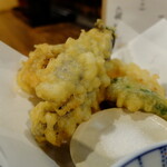 へぎそば昆 - 天ぷら+お塩+白いご飯というのも、ぼくにはちょっとピンとこないのだけれど、やってみるとそんなにヘンじゃなかった