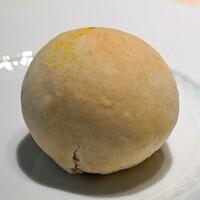 フォリオリーナ・デッラ・ポルタ・フォルトゥーナ - 天然酵母のパンでサフランの花のめしべを練り込んであります