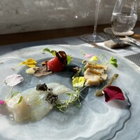 prospero - 豊浜より～天然ヒラメ　フレッシュキャビア、天然黒アワビシチリア産ピスタチオと肝のソース、地中海産　天然本マグロのタルタル・イタリア産トリュフをちらして