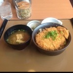 Yayoi Ken - 少し早い昼ご飯をやよい軒さんでいただきました。
                        丁度キャンペーンがやってたので和風たれかつ丼をいただきました。
                        