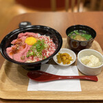 北海道キッチン YOSHIMI - 北海道産牛とろ&ローストビーフ丼