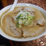 こく一番 ラーメン みどりや - すごい量のチャーシュー