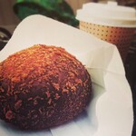 コーヒー&フリマ ポッペ - カレーパン(￥250)、ホットコーヒー(￥200)。
カレーパンがすごく美味しい！
