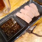 立喰い焼肉 治郎丸 - レバー刺身(低温調理されてます)