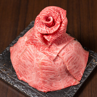 誕生日や記念日に肉薔薇盛りデザートプレートのご用意！！