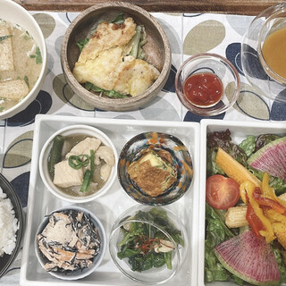 バー・テ・ノワール・ジャルダン・サロン_0