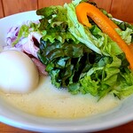 らーめん コッコ - ベジ鶏ラーメン　刻み玉ねぎ　煮卵