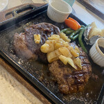 Steak Restaurant Hishiya Kaizokusen - 우미야ーーー!! 점심 햄버그 300g!! 마늘 칩을 추가했습니다. 역시 마늘은 필수입니다.
