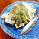 蟹かに亭 - 焼きガニ（甲羅の部分）のカニみそのせ