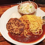 男前パスタ - ハンバーグプレート麺増量