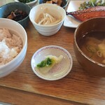 Taishuushokudou Ebisuya - 五穀米、漬け物、味噌汁