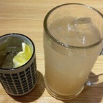 Sushi Sake Saka Na Sugi Tama - 黒レモンサワーとメガグレフルサワー