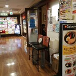 札幌スープカレー本舗 - 入り口　鶴見fuga２の地下１階　なぜか中華屋が多い