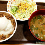 すき家 1国亀山店 - わさび山かけ牛丼/温タマ/とん汁サラダ(ミニ)